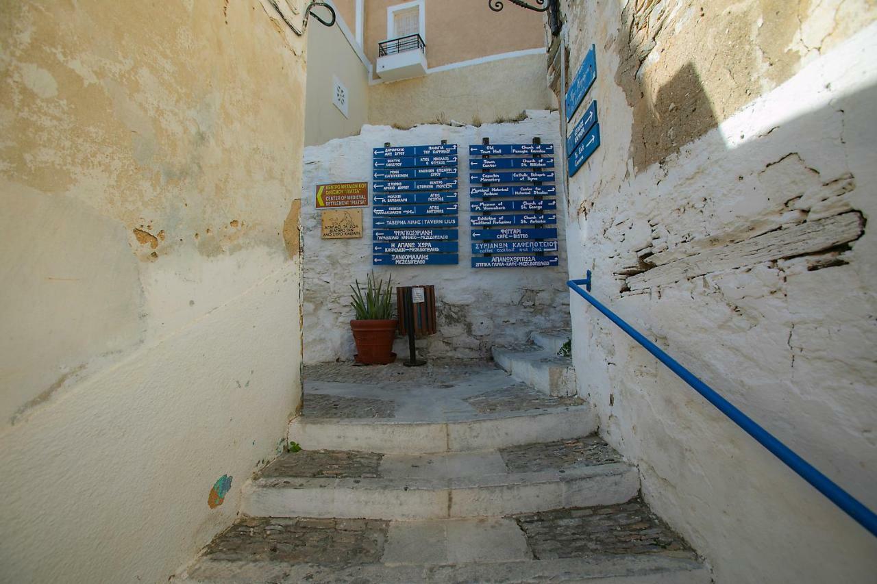 Le Petit Chateau Ano Syros Exterior foto